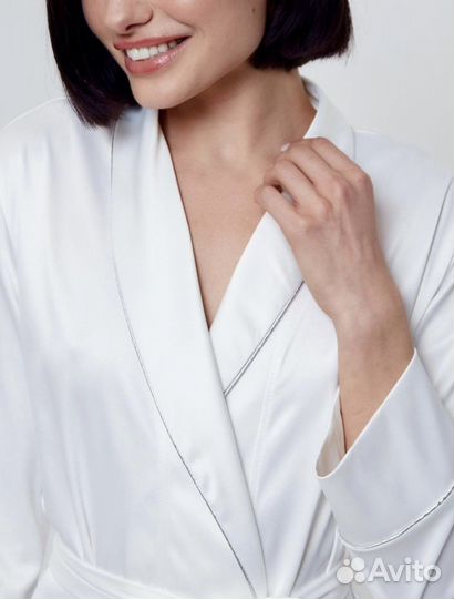 Халат шелковый белый