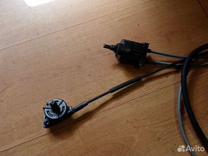 Трос капота и корректора фар Рено Логан1