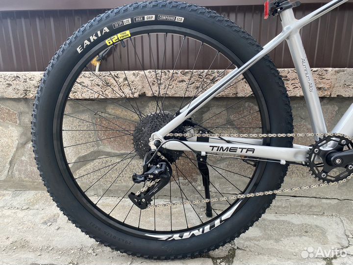 Новый горный велосипед на алюминиевой раме