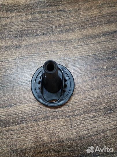 Крепление запасного колеса Рено Сандеро 2