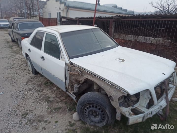 Капот на Mercedes w124