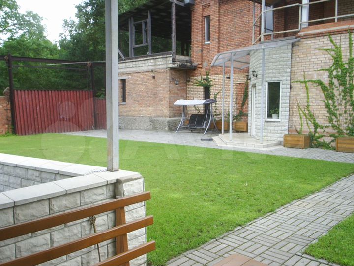 Дом 1040 м² на участке 20 сот.