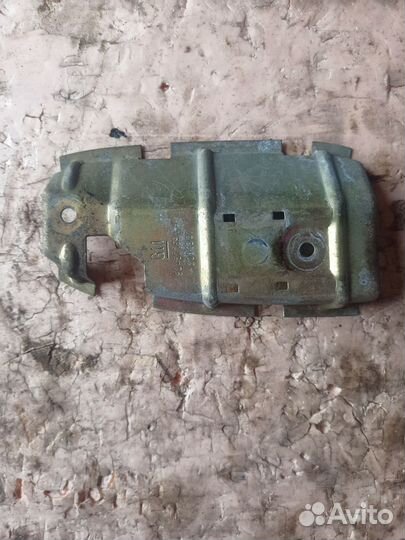 Кронштейн ручки двери задняя левая Opel omega B