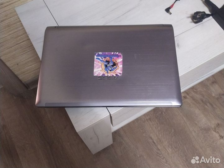 Ноутбук asus