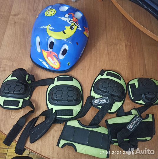 Шлем, наколенники и налокотники