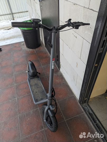 Продам электросамокат iconBIT Trident 120 DUO