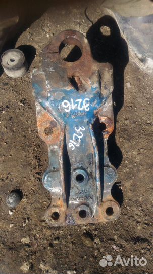 Кронштейн крепления передней рессоры Volvo F12