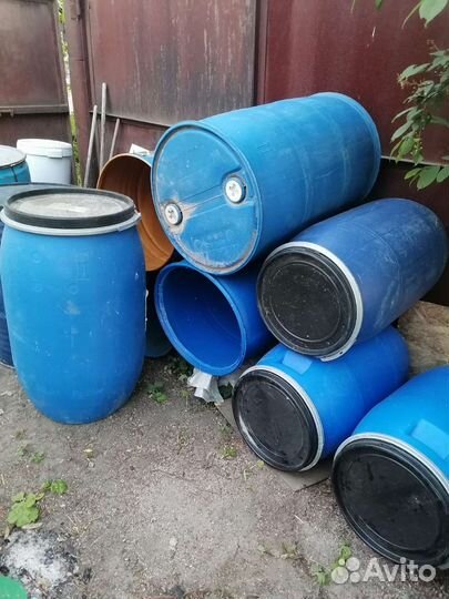 Железная бочка чистая. Пластиковая бочка 220л