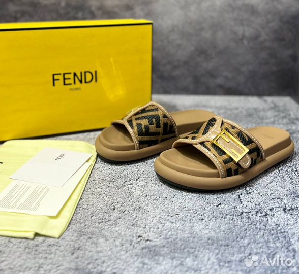 Шлепанцы Fendi