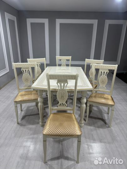 Стол и стулья Кухонный стол