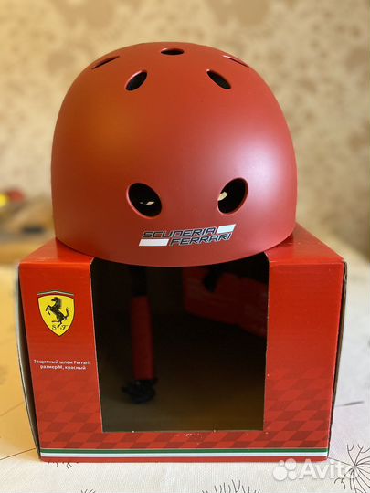 Шлем Ferrari М, новый