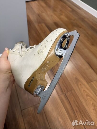 Фигурные коньки edea 220