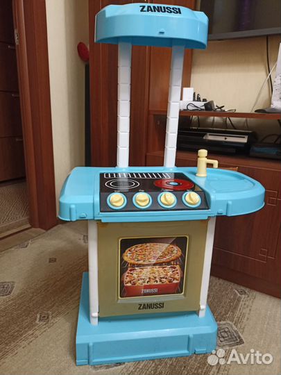 Отдам кухню для девочки