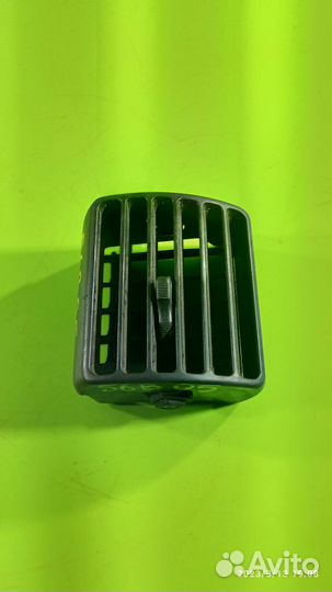 Дефлектор в торпедо для Mitsubishi Galant 8