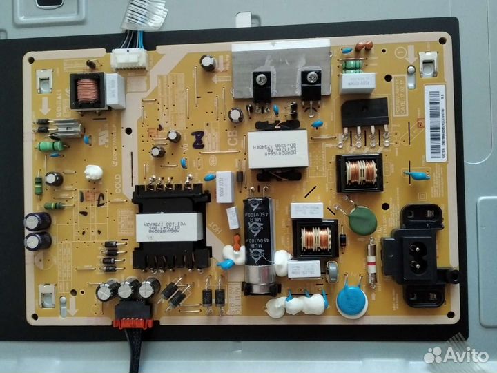 Телевизор на запчасти samsung ue40m5000au