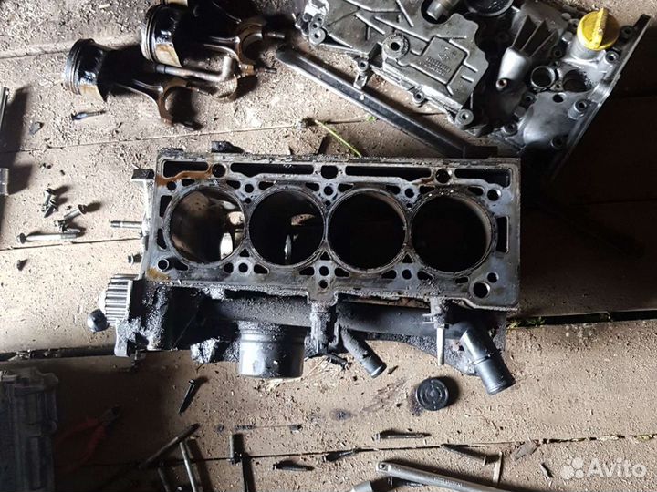 Блок цилиндров двигателя K4M renault megan 2