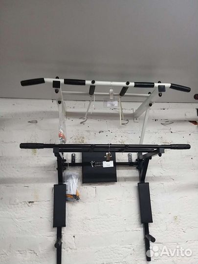 Турник настенный