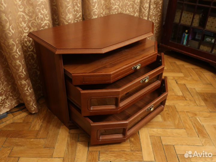 Тумба для тв Русь Петровская 006.096.01 цвет орех