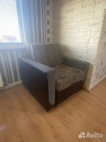 Угловой диван и кресло