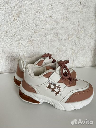 Кроссовки детские 24