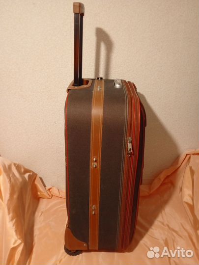 Чемоданы на колесах бу