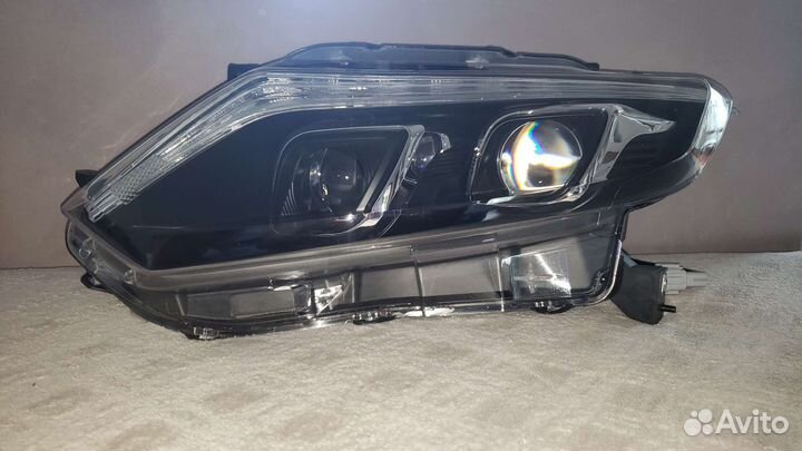 Фары передние Nissan X-trail 32 2014-17г.в V273