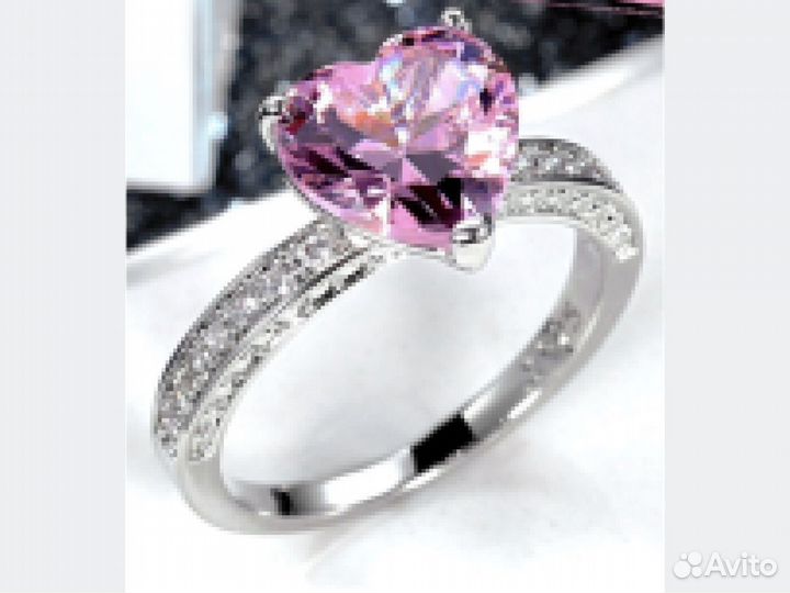 Кольцо с большим камнем сердце дорожка помолвочное