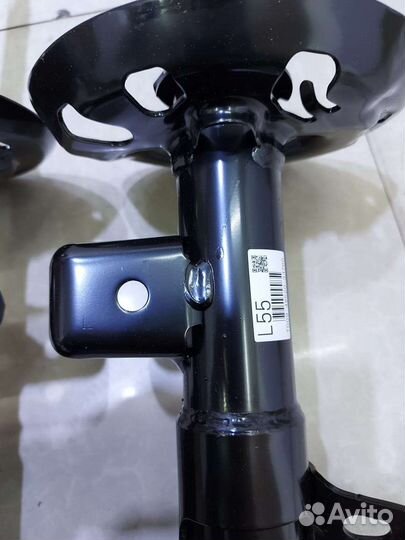 Амортизатор передний левый правый Toyota Camry V70