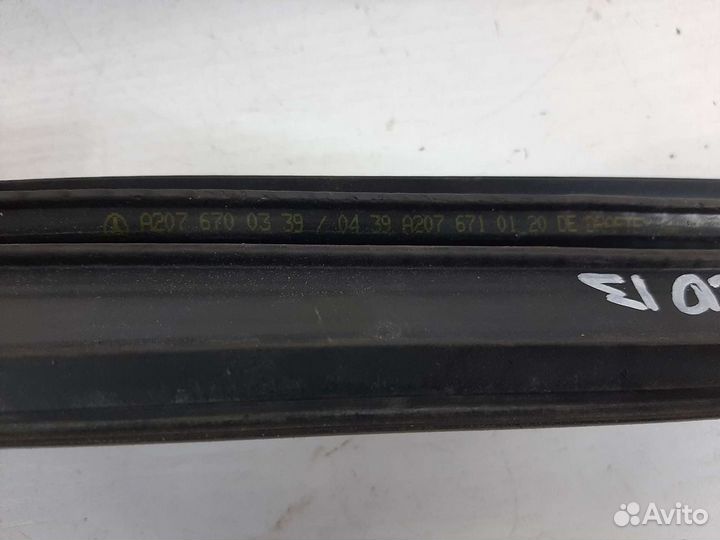 Уплотнитель стекла Mercedes Benz E-Class W207 coup