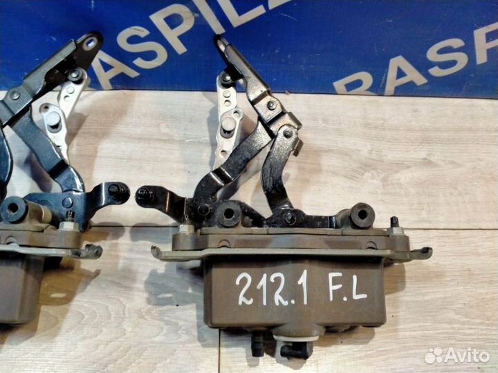 Петля капота Mercedes-Benz 212.054 E 300 212