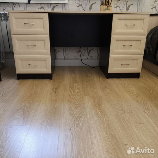 Письменный стол