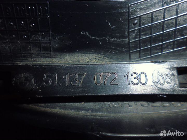 Решетка радиатора правая BMW E46