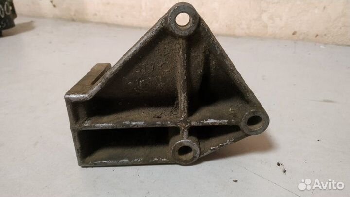 Кронштейн гидроусилителя Nissan Primera P12E