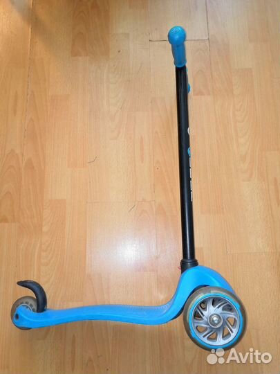 Синий самокат Globber