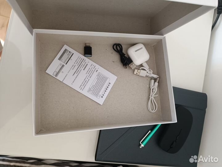 Планшет с клавиатурой и стилусом