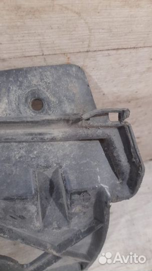 Кронштейн заднего бампера задний левый Mercedes X