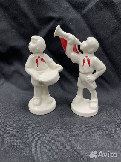 Пионеры фарфор статуэтки 2 штуки