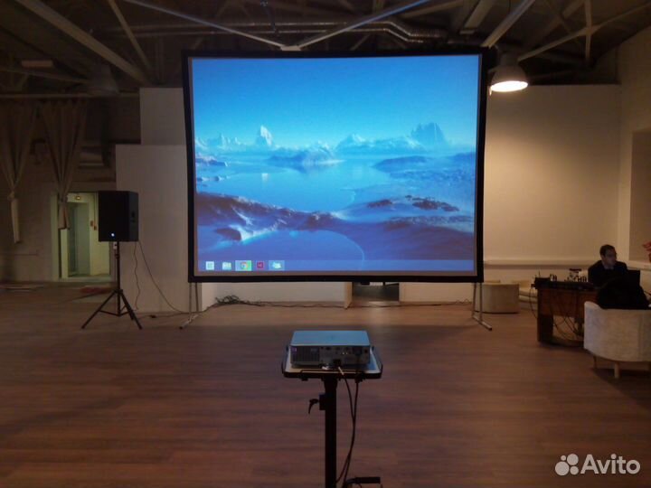 Проектор и экран