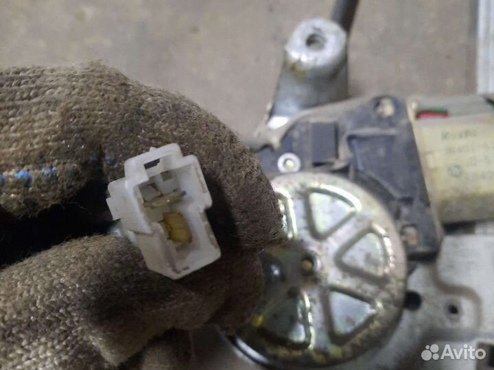 Задний правый стеклоподъёмник mazda 626 GE