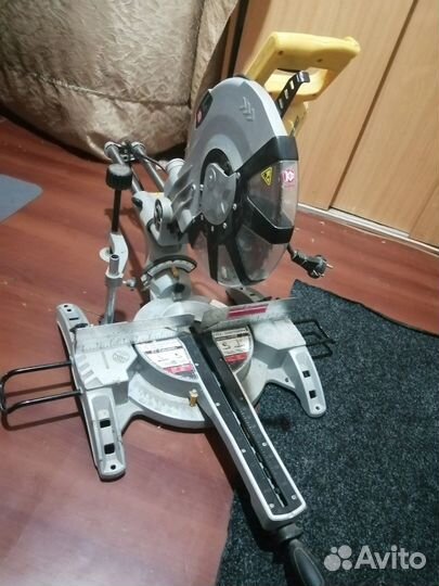 Торцовочная пила с протяжкой 305мм