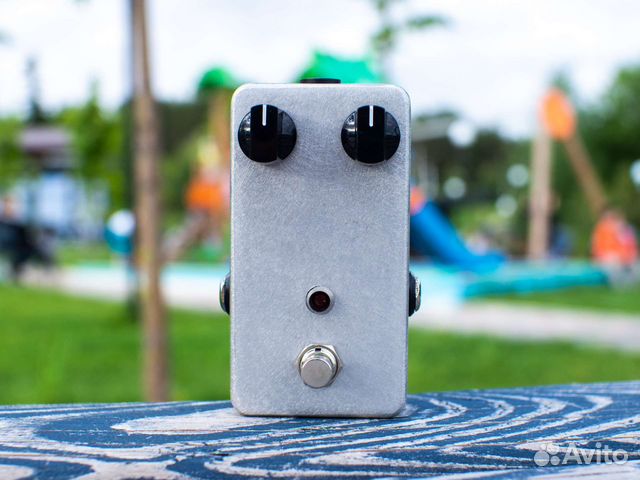 Гитарная педаль Surf Trem