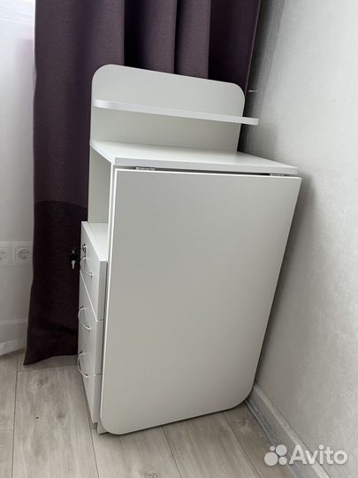 Маникюрный стол складной