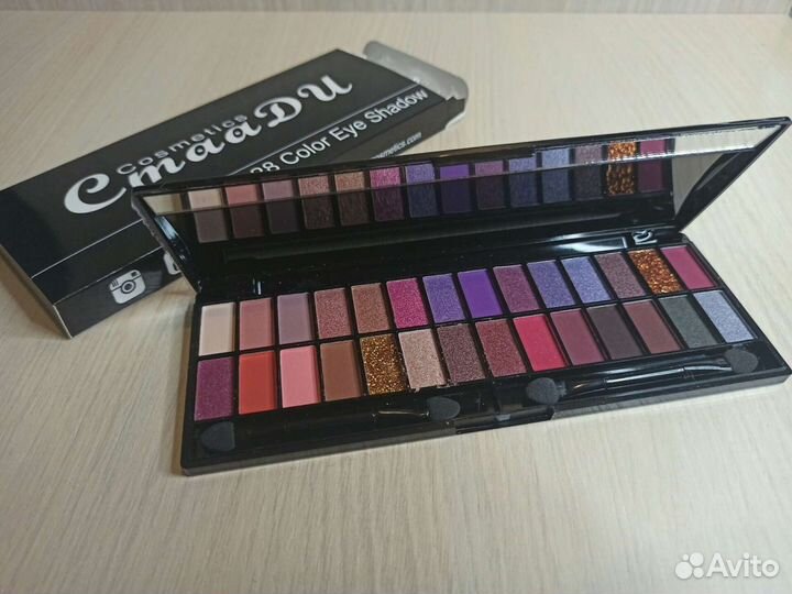 Палитра теней палетка на 28 цветов