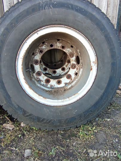 Колёса с дисками на 10.00 на Камаз
