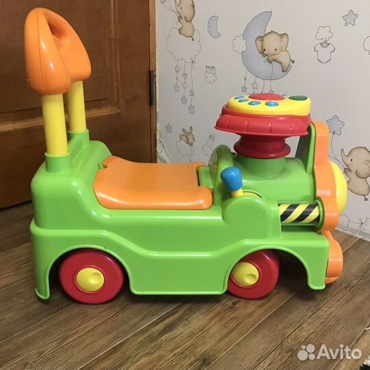 Музыкальная игрушка-каталка chicco