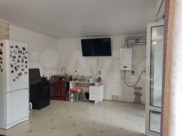 2-к. квартира, 58 м², 1/10 эт.