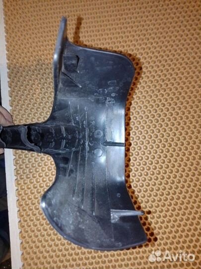 Кожух петли багажника левый Audi A8 D4 long 4.2