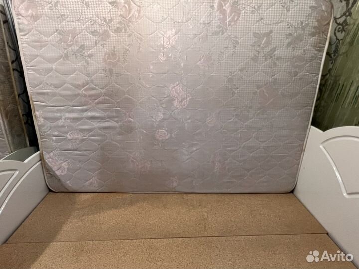 Кровать двуспальная