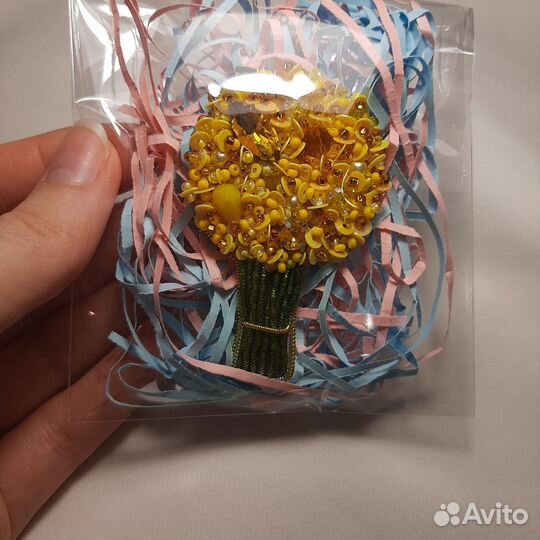 Брошь мимоза из бисера, букет