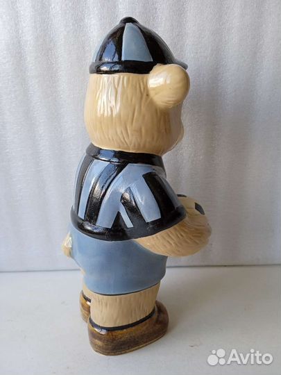 Редкая Статуэтка медведь футболист 26 см